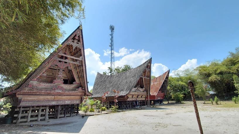 Rumah Adat Autentik